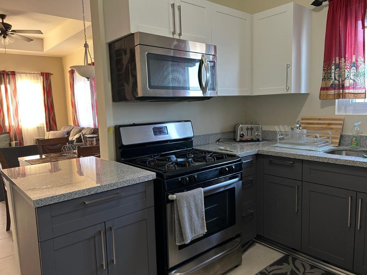 Seamist Villa @Oceanpointe Lucea Comfy 2Br W/Pool Gym & Parking Extérieur photo